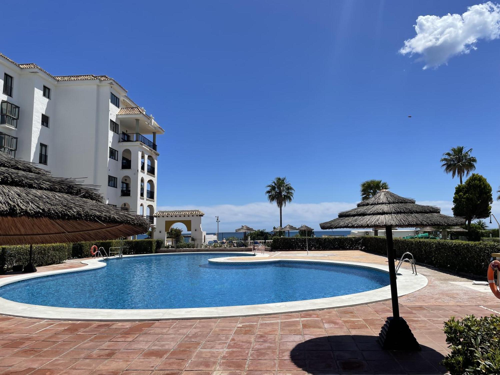 Apartamento En Marina Duquesa Castillo de Sabinillas Bagian luar foto